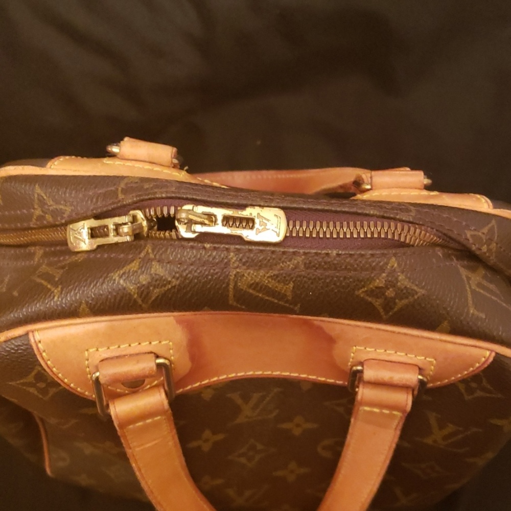 Authentic Louis Vuitton Excursion Monogram Bag - image 4